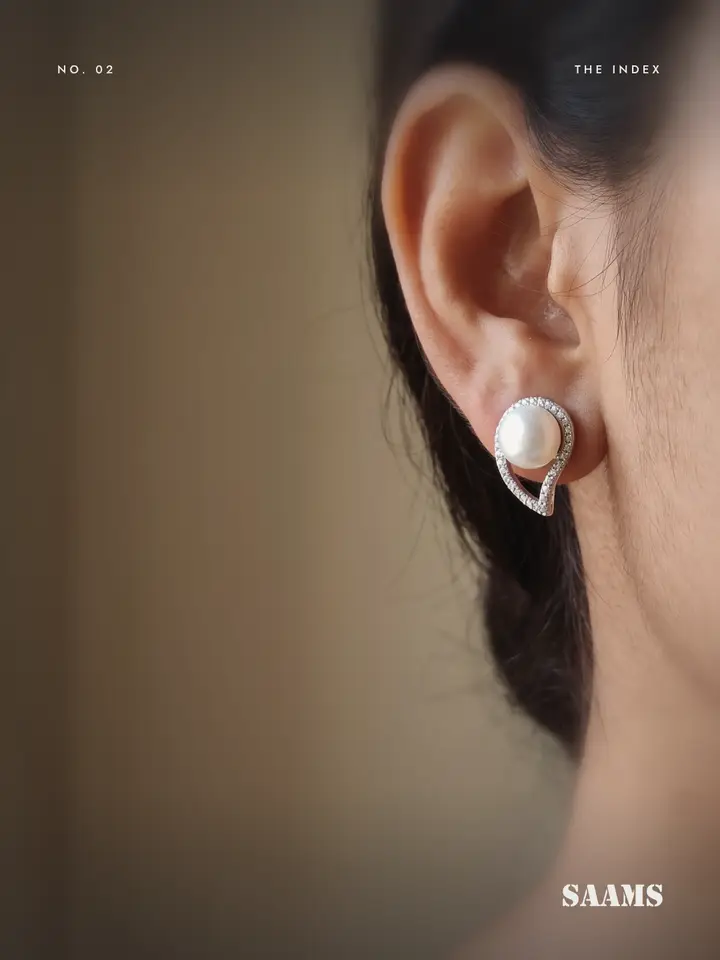 No. 02, the teardrop pearl studs